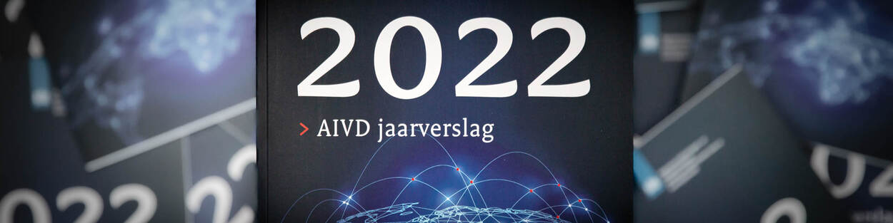 Uitgelicht deel van de cover van het meest recente AIVD-jaarverslag over het jaar 2022.