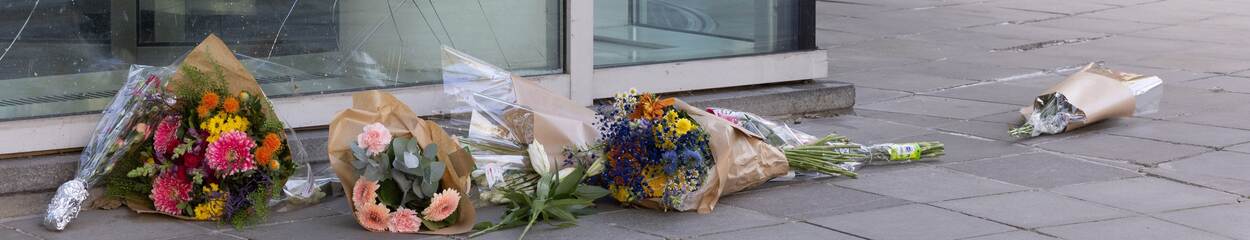Bloemen op de plek van de terroristische aanslag in Brussel op 17 oktober 2023