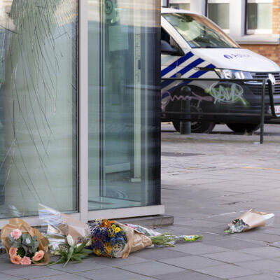 Bloemen op de plek van de terroristische aanslag in Brussel op 17 oktober 2023