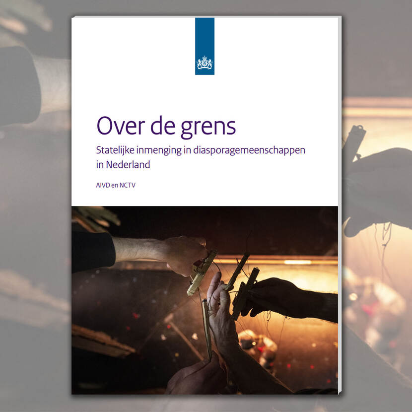 Omslag publicatie Over de grens. Statelijke inmenging in diasporagemeenschappen in Nederland_